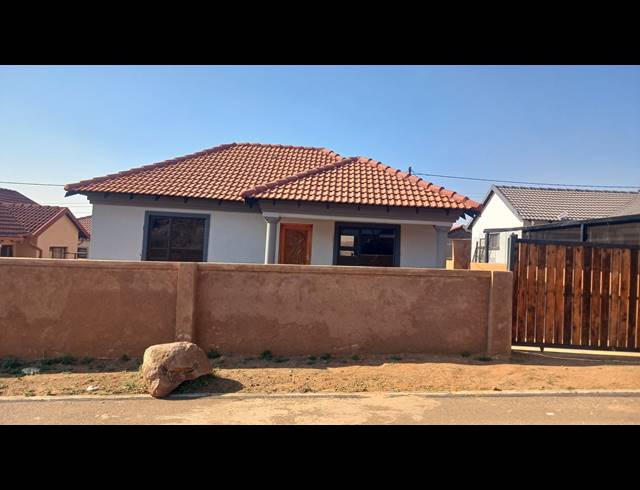 2 BEDROOM HOUSE FOR SALE IN MABOPANE  UNIT S